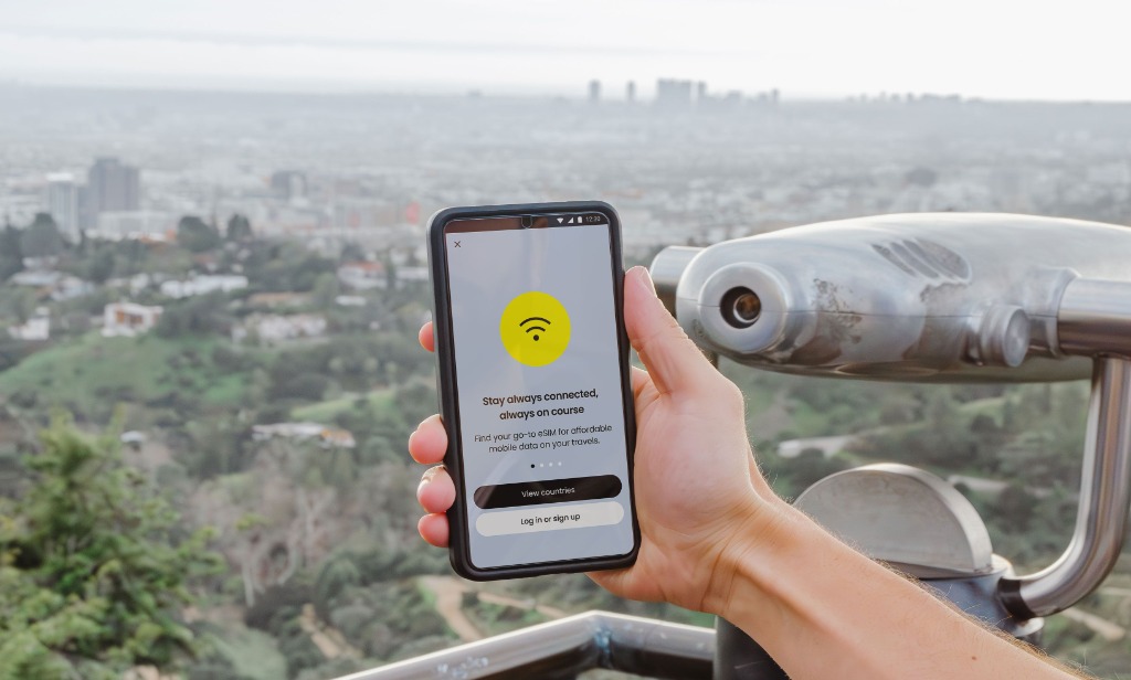 ¿Qué es el roaming de datos y por qué es clave antes de viajar?
